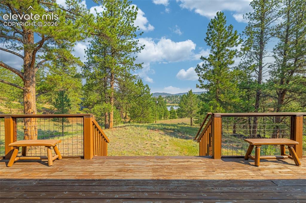 Image 24 of 40: Deck