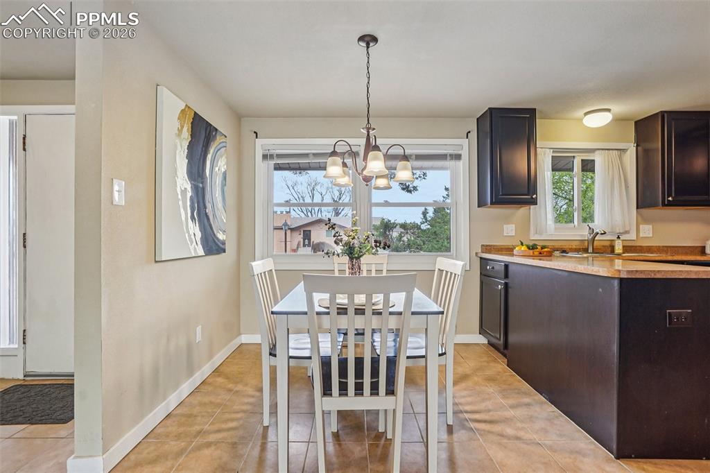 Image 12 of 38: Dining Area