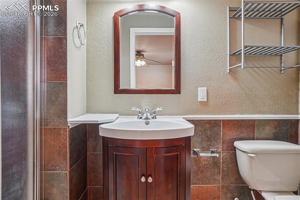 Image 25 of 38: Master Bathroom