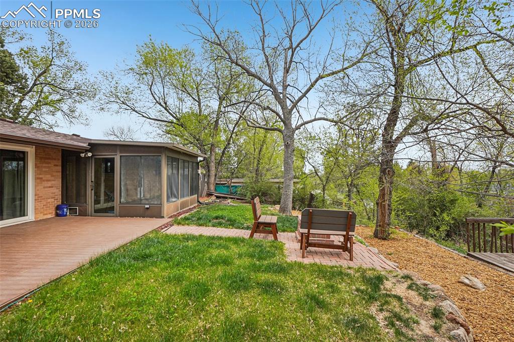 Image 32 of 38: Yard