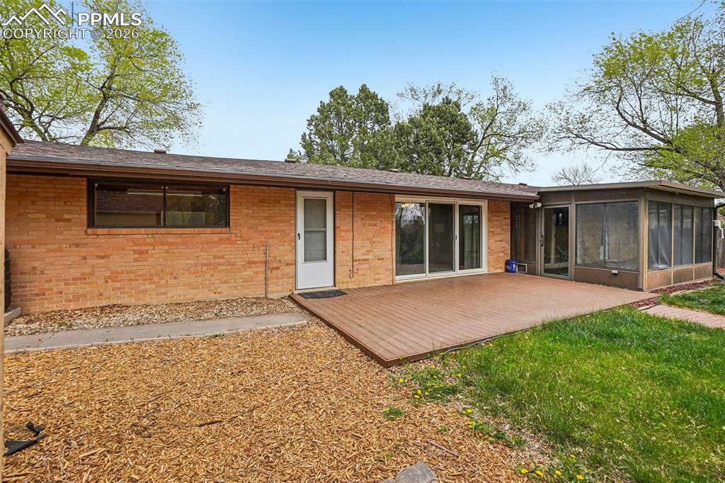 Image 33 of 38: Yard