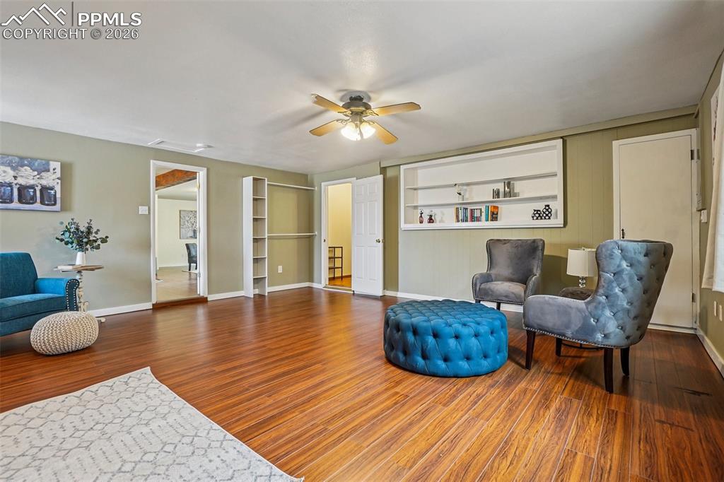 Image 8 of 38: Family Room