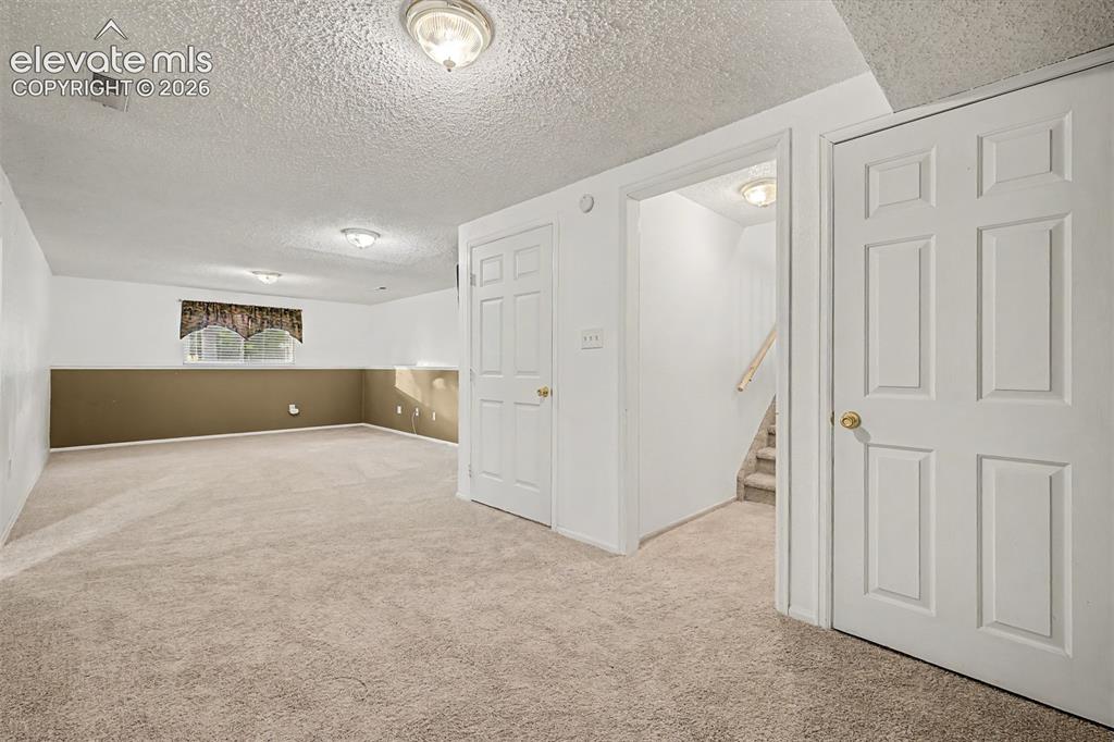 Image 21 of 40: Family Room