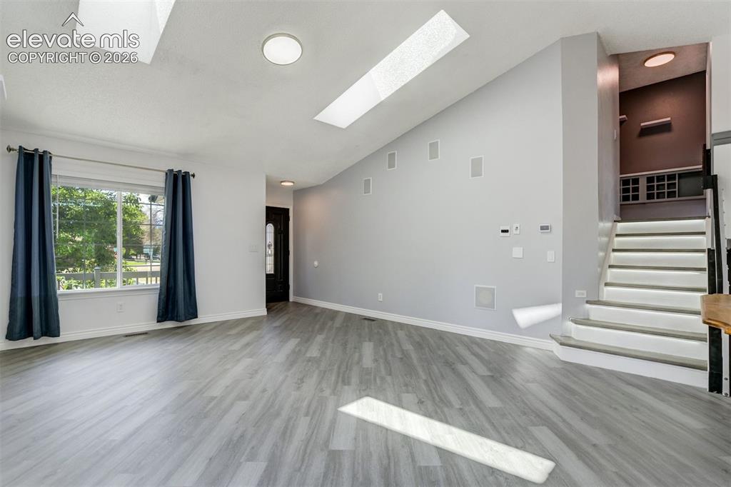 Image 8 of 50: Living Room