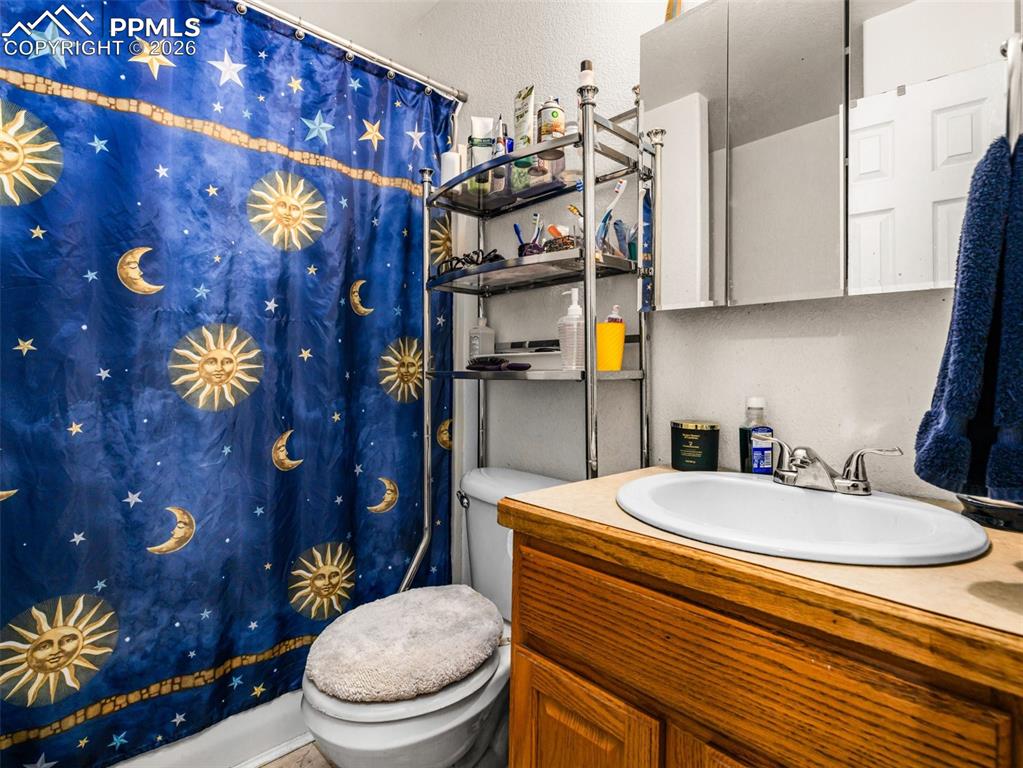 Image 11 of 30: Bathroom