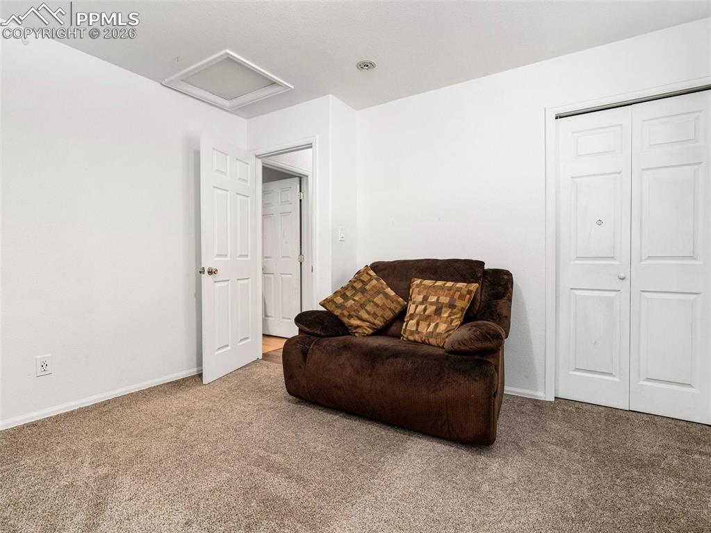 Image 16 of 30: Sitting Room