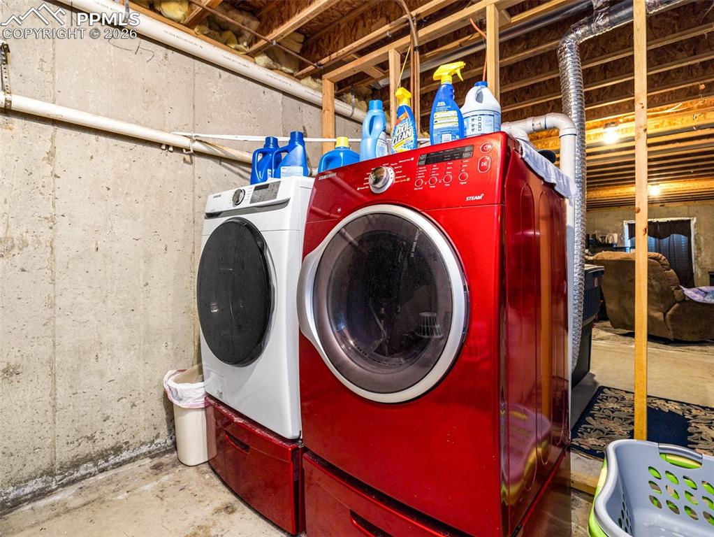 Image 22 of 30: Laundry