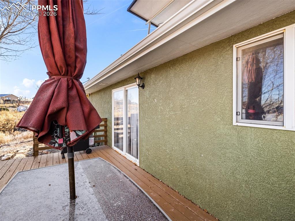 Image 24 of 30: Deck