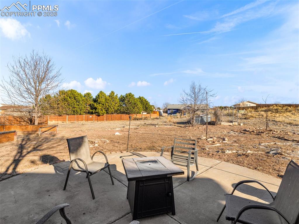 Image 25 of 30: Patio