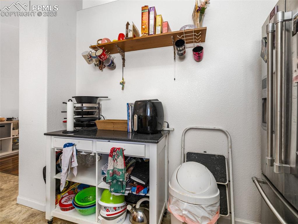 Image 9 of 30: Kitchen