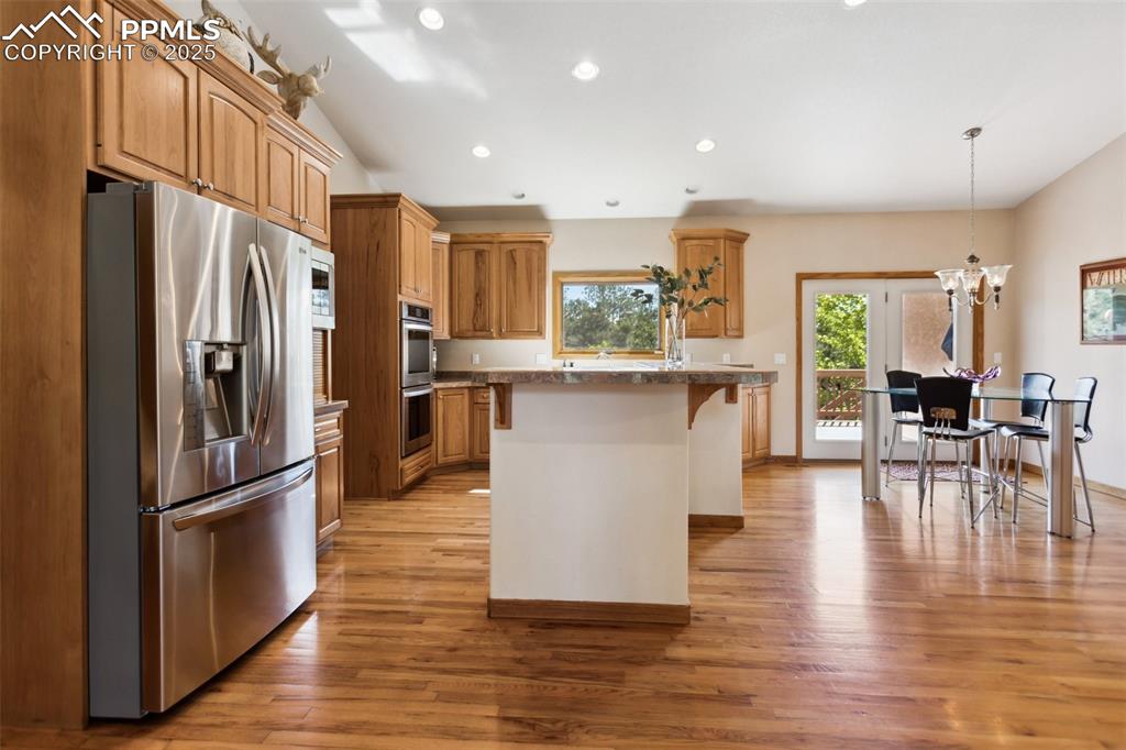 Image 14 of 50: Kitchen