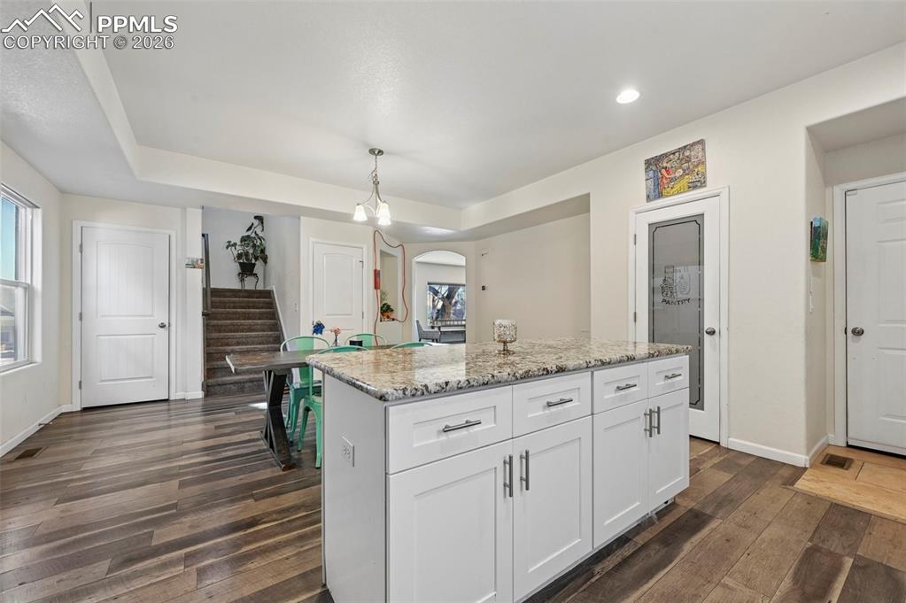 Image 11 of 25: Kitchen