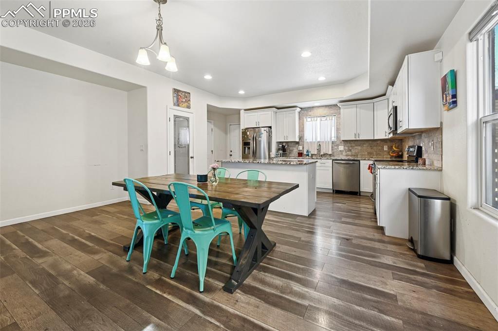 Image 12 of 25: Kitchen