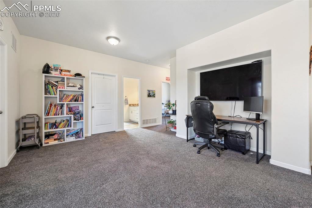 Image 15 of 25: Loft