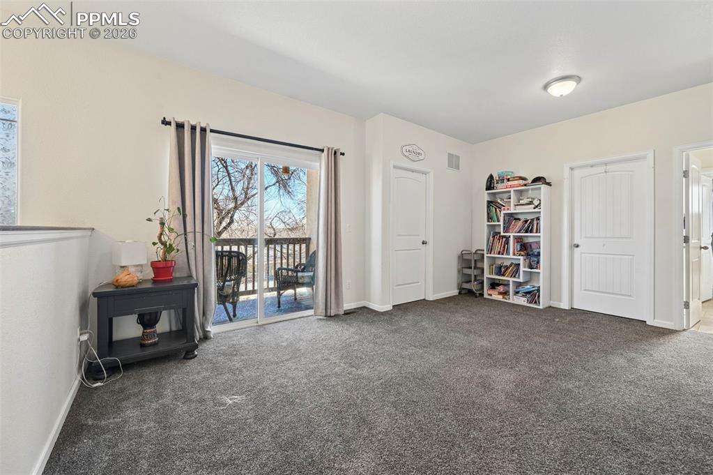 Image 16 of 25: Sitting Room