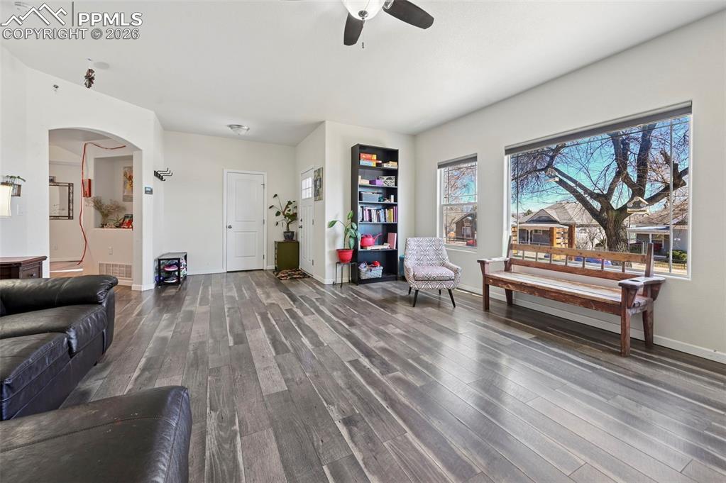 Image 5 of 25: Living Room