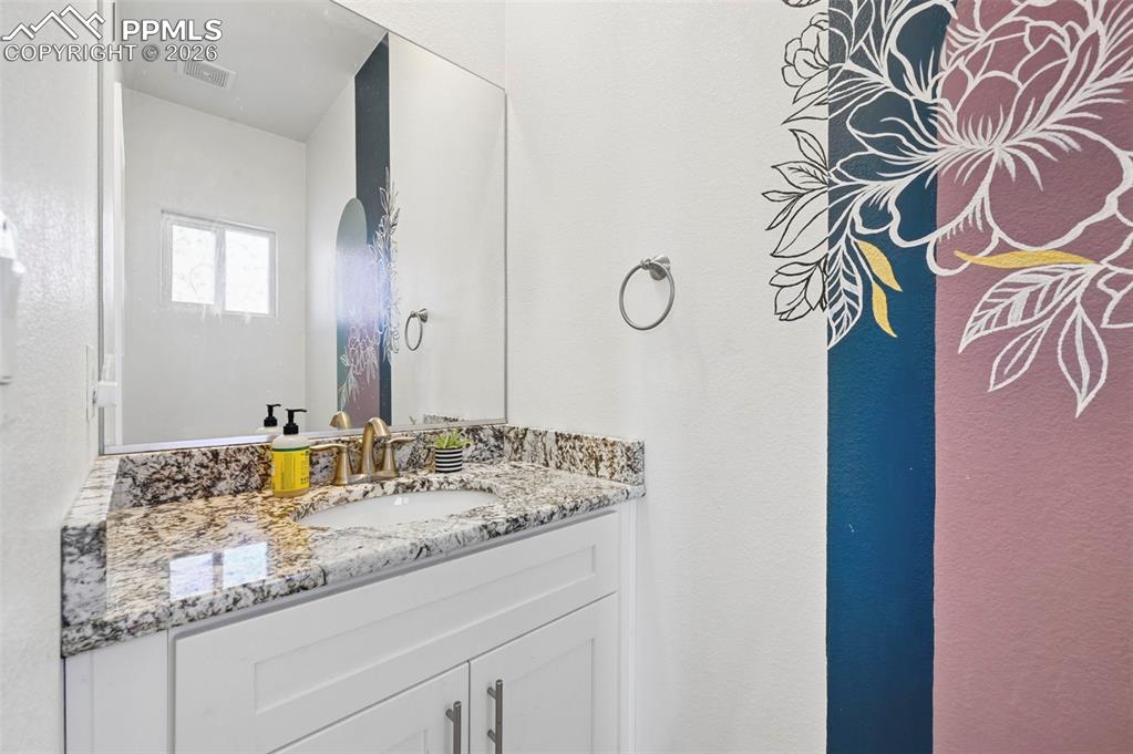 Image 6 of 25: Bathroom