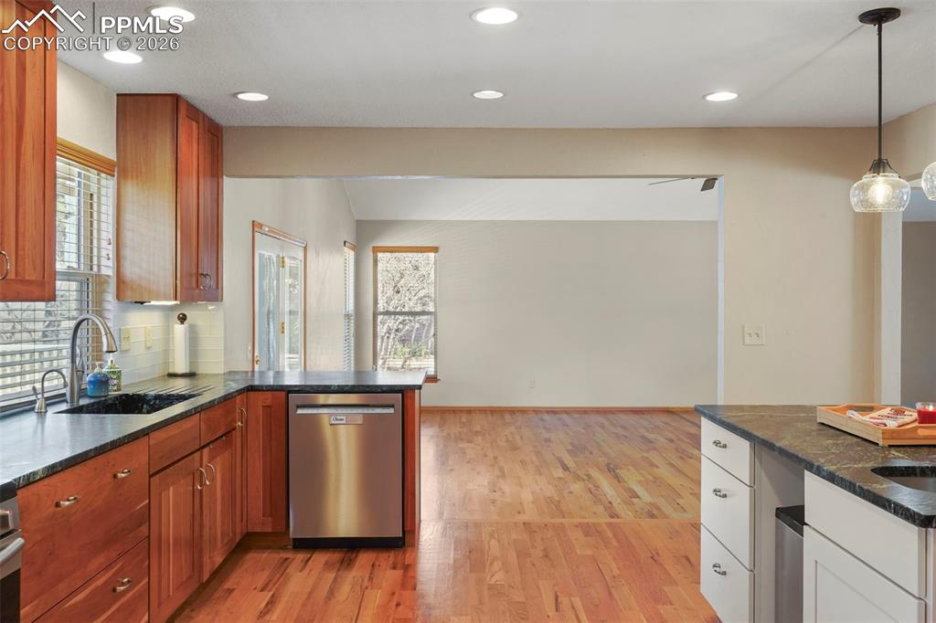 Image 11 of 42: Kitchen
