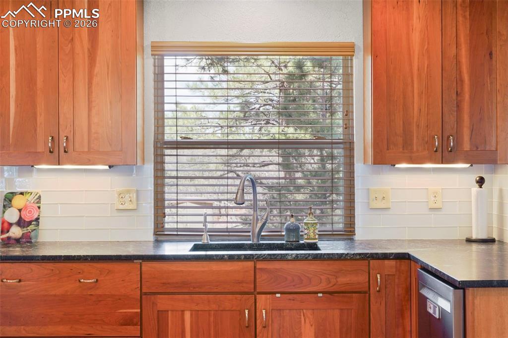 Image 12 of 42: Kitchen
