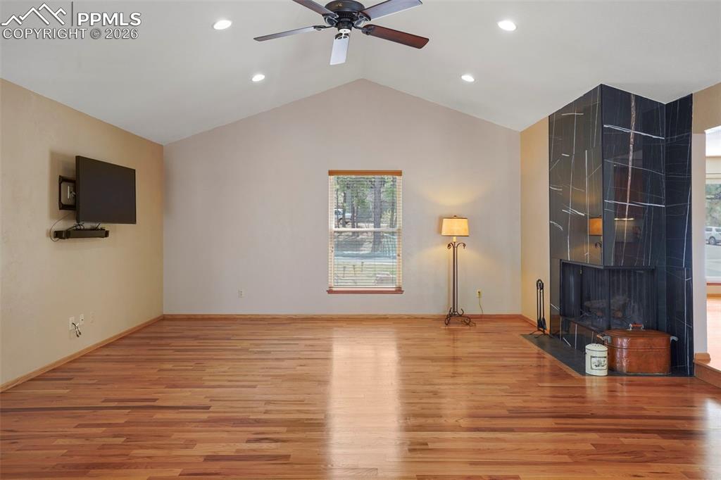 Image 17 of 42: Living Room