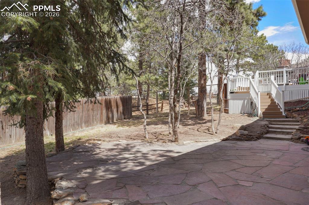 Image 36 of 42: Yard
