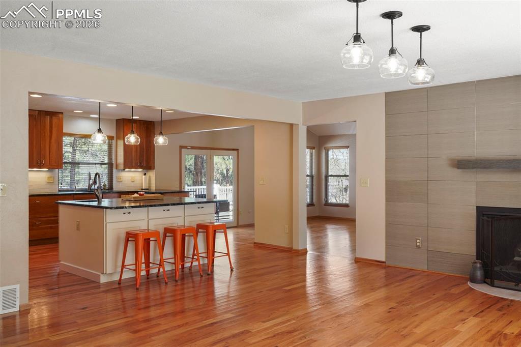 Image 7 of 42: Kitchen