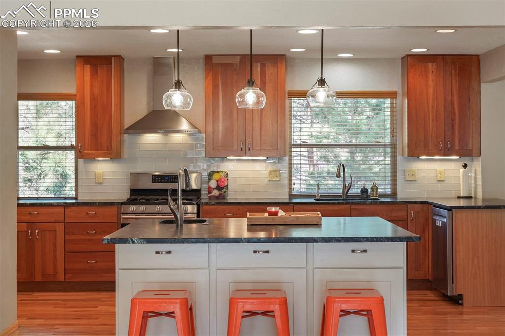 Image 8 of 42: Kitchen