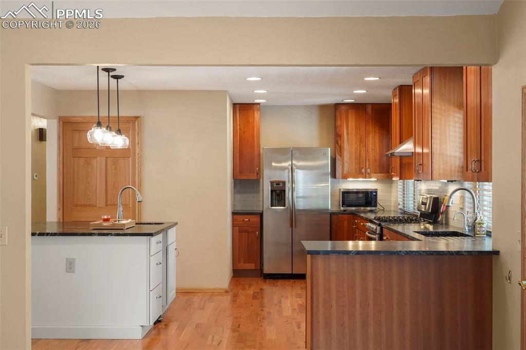 Image 9 of 42: Kitchen