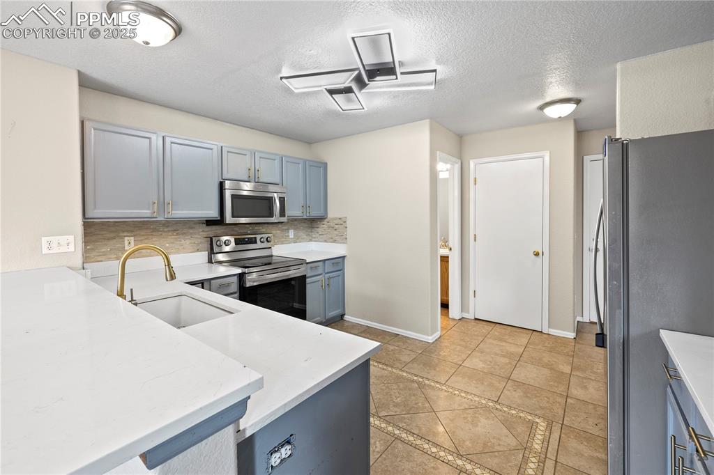 Image 11 of 34: Kitchen