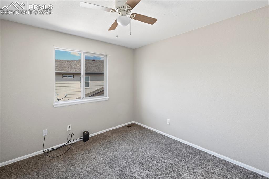 Image 21 of 34: Bedroom