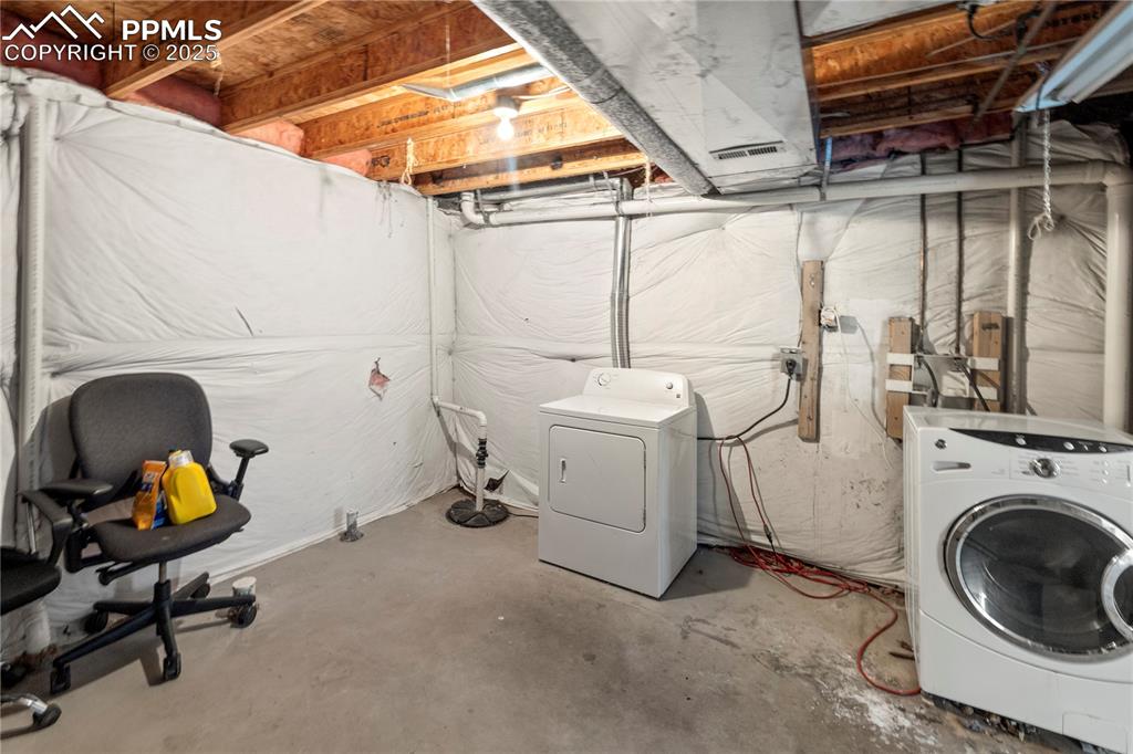 Image 31 of 34: Laundry