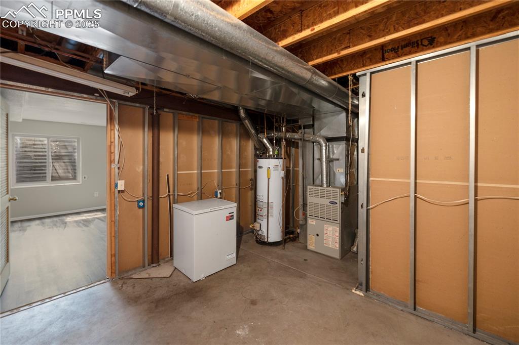 Image 32 of 34: Laundry