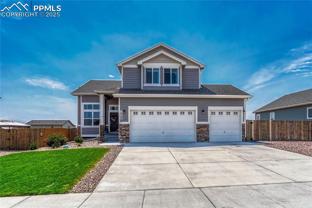Caption: 5 bed/4 bath home in Paint Brush Hills - NO HOA!
