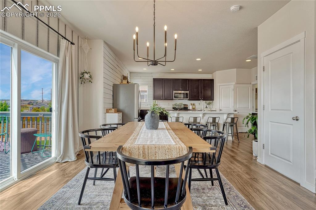 Image 15 of 50: Dining Area