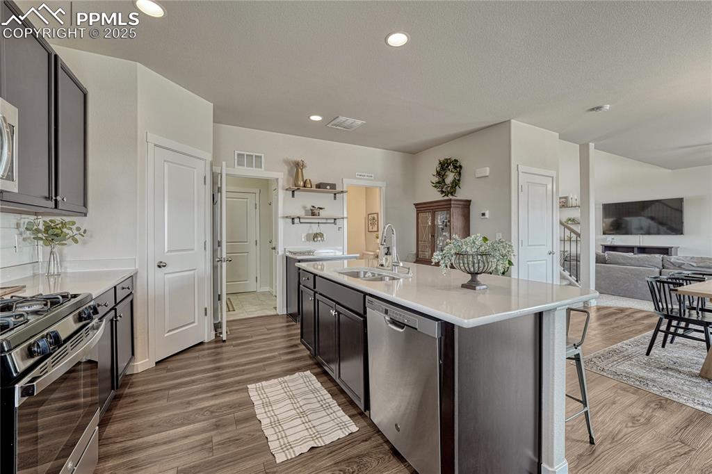 Image 17 of 50: Included stainless steel appliances