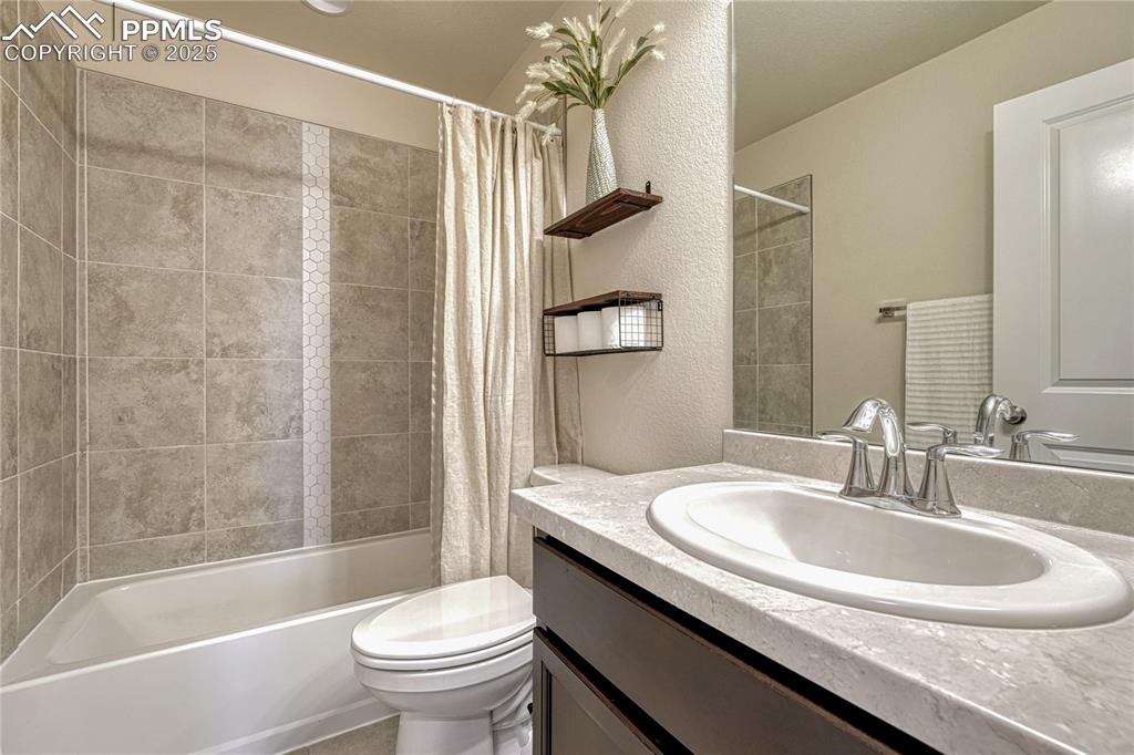 Image 29 of 50: Full bath with tile on upper level