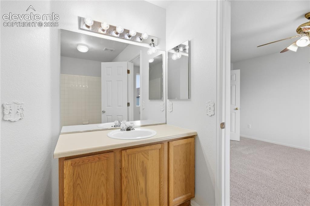 Image 20 of 24: Bathroom