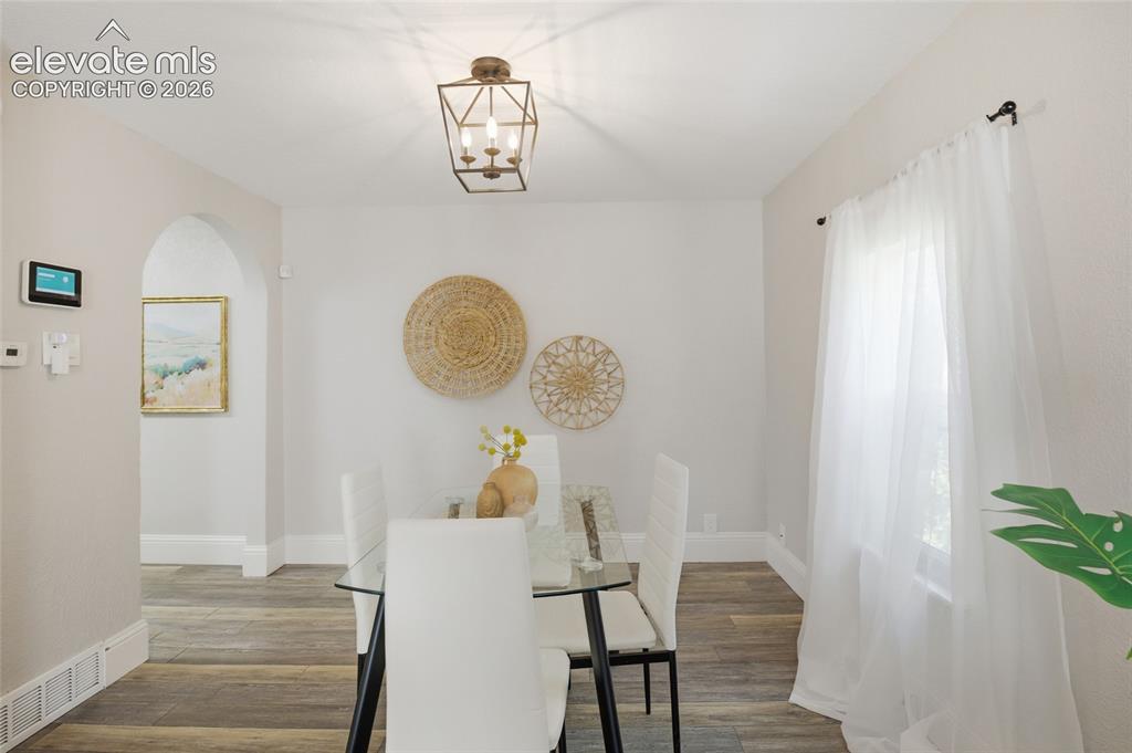 Image 5 of 29: Dining Area