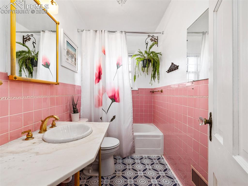Image 20 of 50: This full bath has new tile flooring and new plumbing