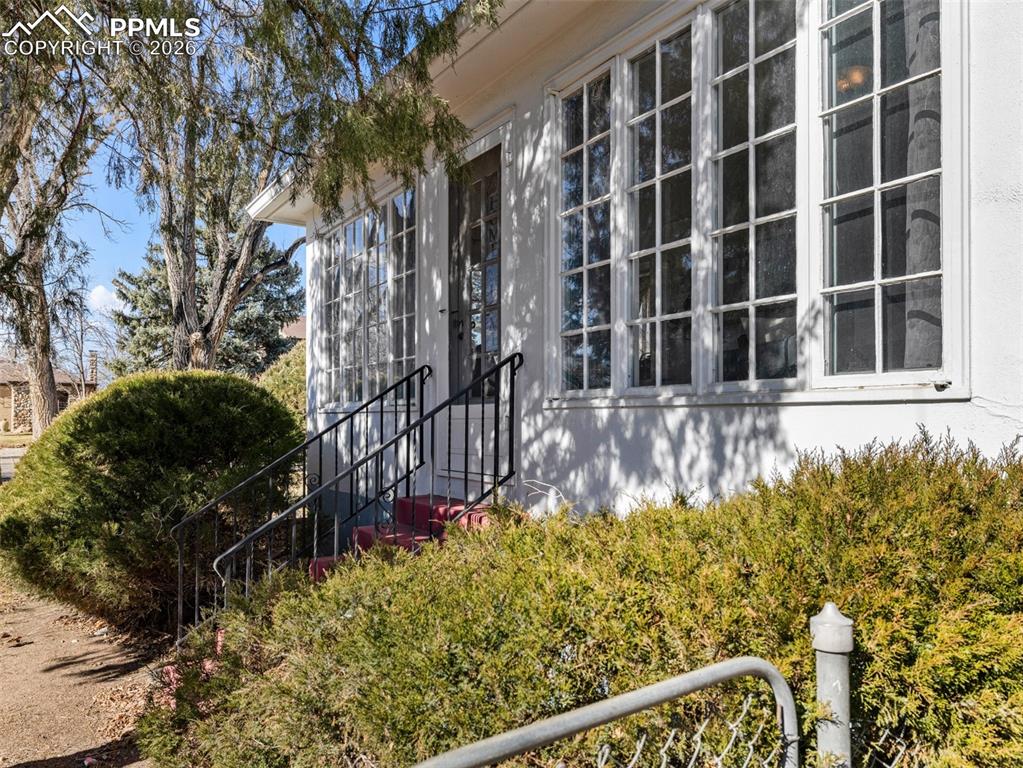 Image 49 of 50: Entry