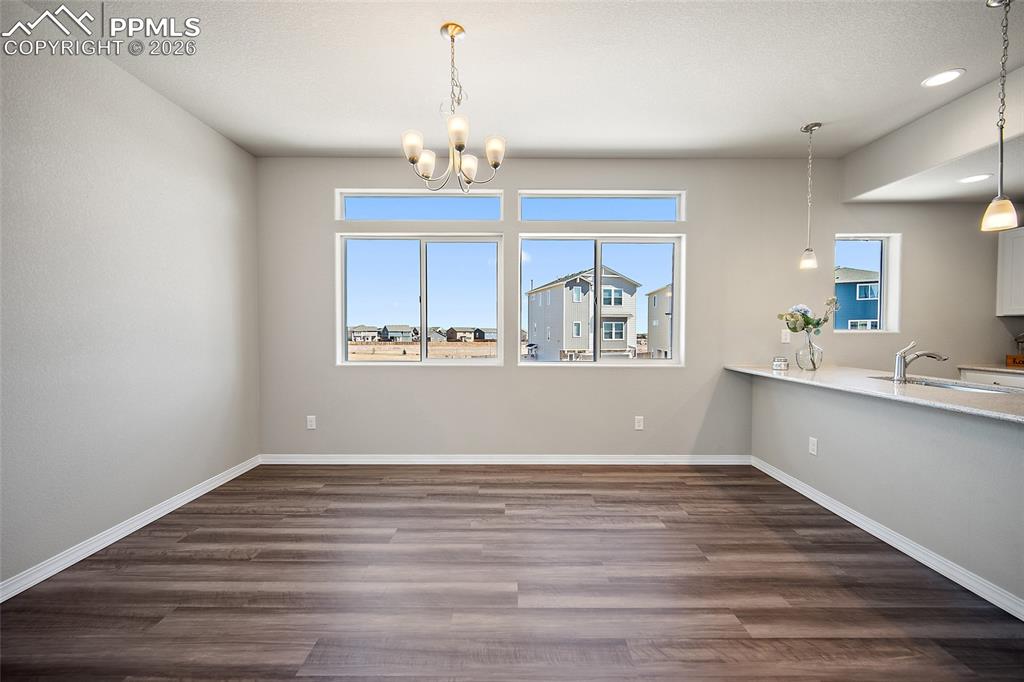 Image 10 of 35: Dining Area