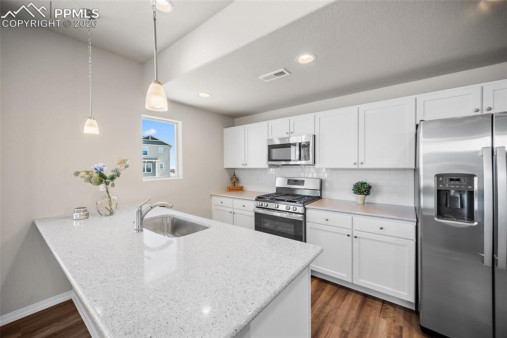 Image 14 of 35: Kitchen