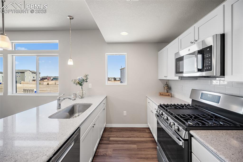 Image 15 of 35: Kitchen