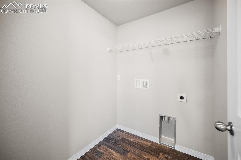 Image 18 of 35: Laundry