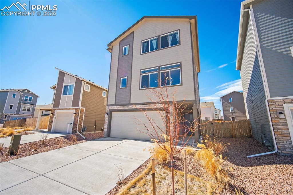 Image 3 of 35: Front of Structure