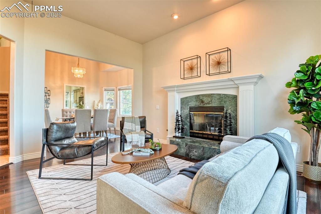 Image 17 of 44: Sitting Room