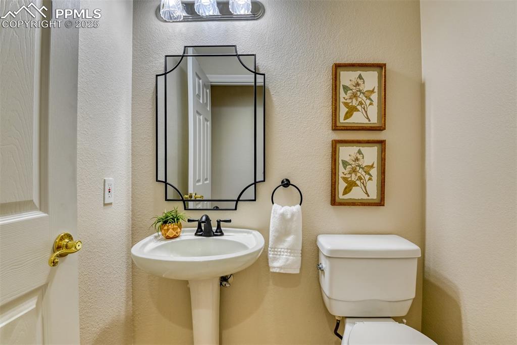 Image 25 of 44: Half bath featuring a textured wall