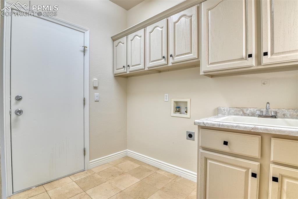 Image 41 of 44: Laundry