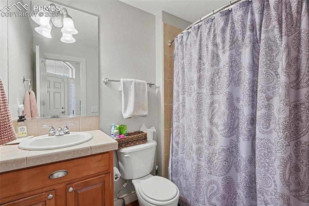 Image 17 of 32: Full bath on main level