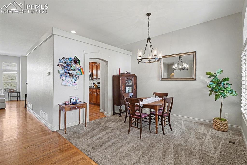 Image 6 of 32: Dining Area